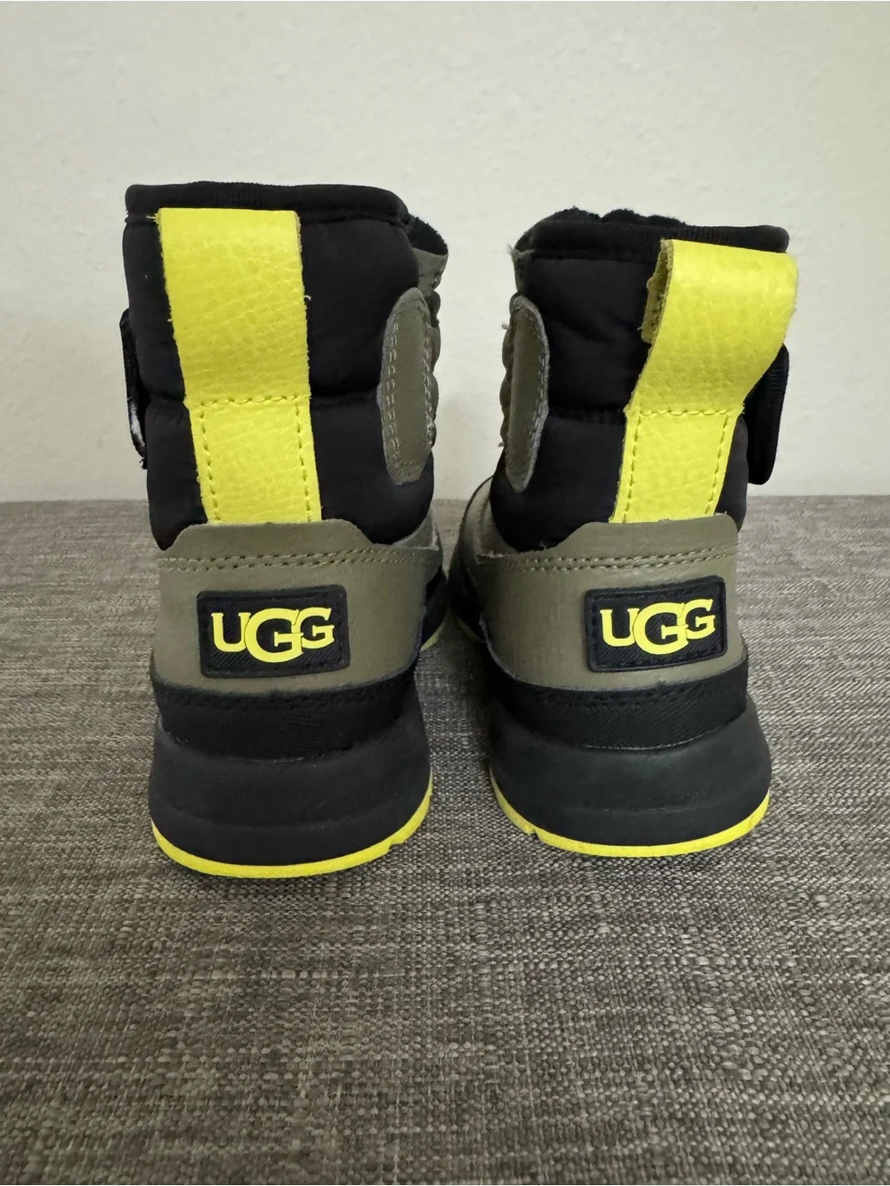 UGG Snow Boots Toddler / Little Kids Size 7 Black gray Leather Nylon